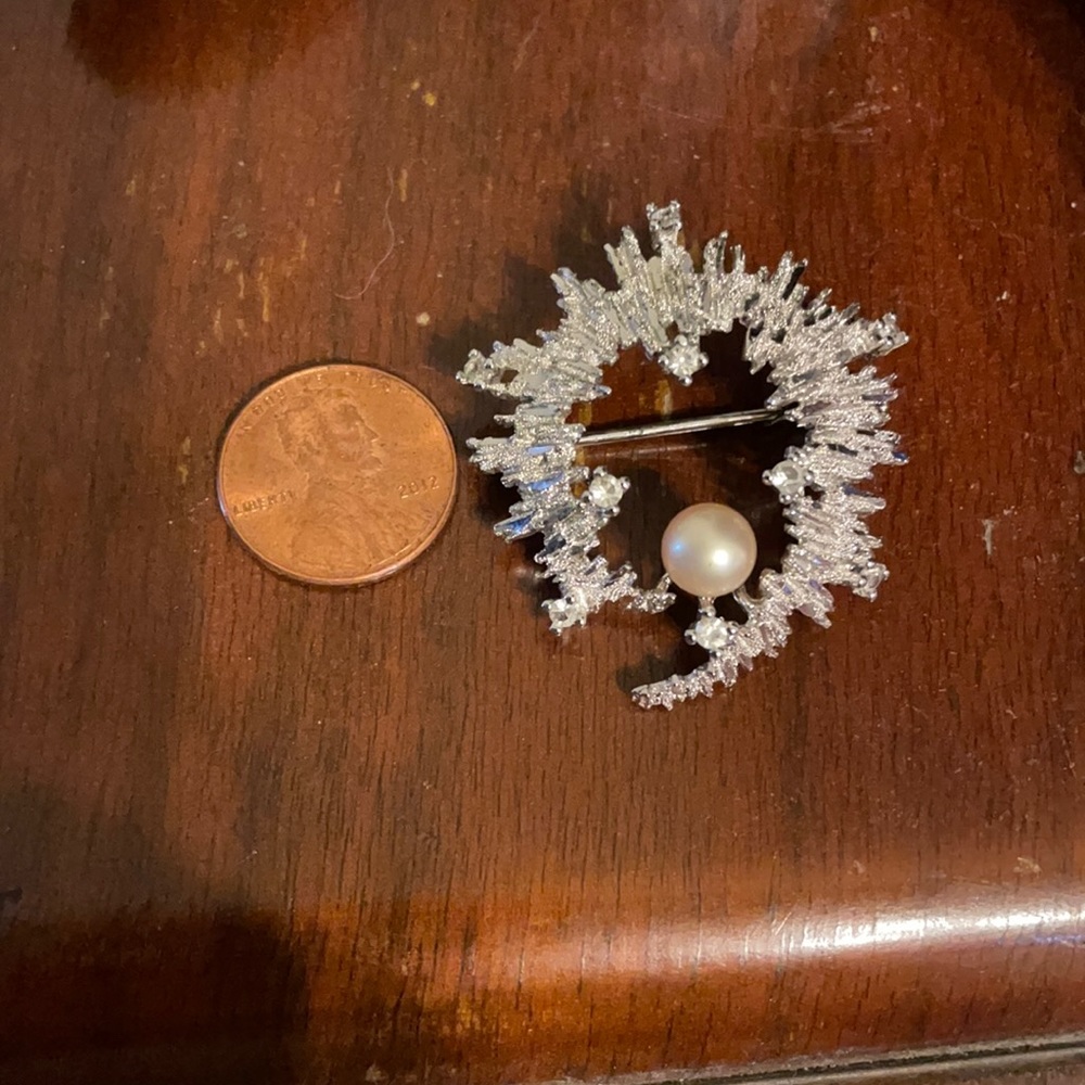 Diamond and pearl brooch